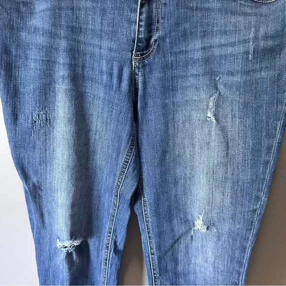 Maurice’s‎ Ankle Cropped Jeans. Medium wash. Cuffed hem. EUC. Size 7/8 - Picture 2 of 6